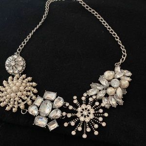 Who doesn’t love Banana Republic!  Great necklace!